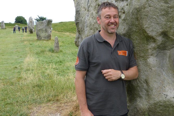 Bespoke private tours of Stonehenge and Avebury by car with local guide - Silbury Hill and the Wiltshire Museum: monuments plus the stuff people left behind