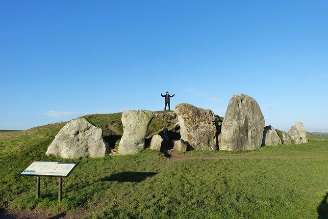 Bespoke private tours of Stonehenge and Avebury by car with local guide - The driver-guide factor: Laurence and Kerry make the history make sense
