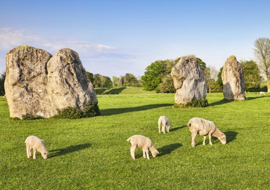 From Bath: Stonehenge & the Cotswolds Day Tour with Entry - Why Stonehenge plus the Cotswolds makes sense in 1 day