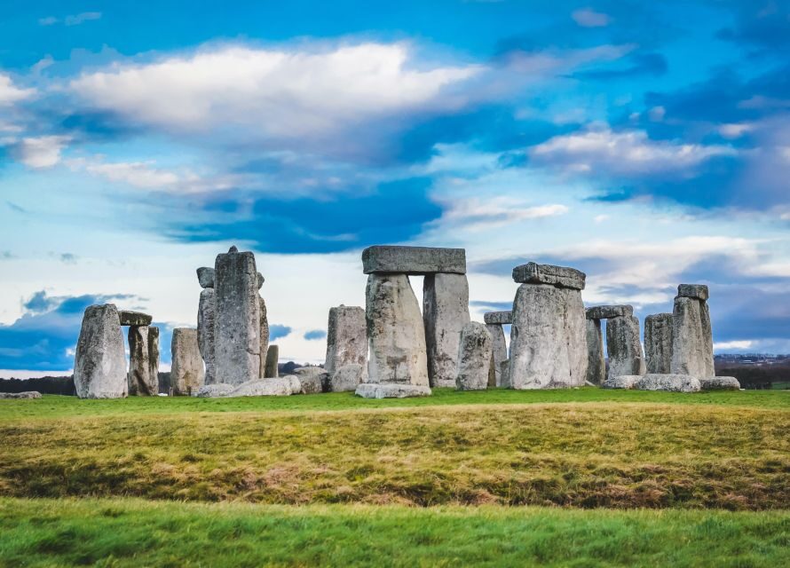 From Bath: Stonehenge & the Cotswolds Day Tour with Entry - Stonehenge entry: how to see the stones without feeling rushed