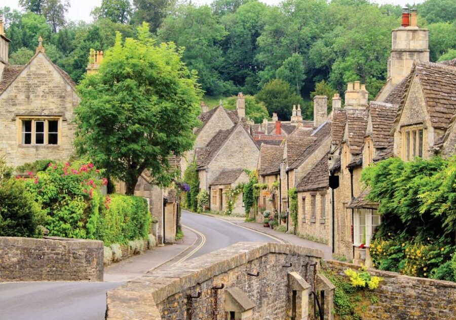 From Bath: Stonehenge & the Cotswolds Day Tour with Entry - Bath to the countryside: the Mercedes mini-coach advantage