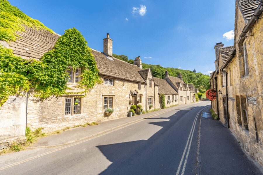 From London: Small Group Stonehenge, Bath & Cotswolds Tour - Guides and small-group energy: the difference you’ll feel