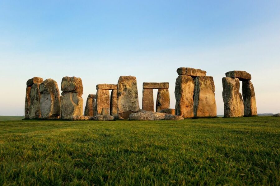 From London: Stonehenge and Bath Full-Day Tour - From Victoria to the countryside: how the day is paced