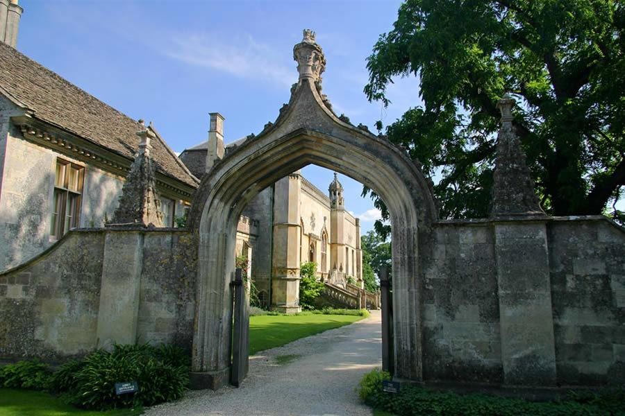 From London: Stonehenge Private Inner Circle Tour with Bath - Bath at a walkable pace, plus the Roman Baths museum