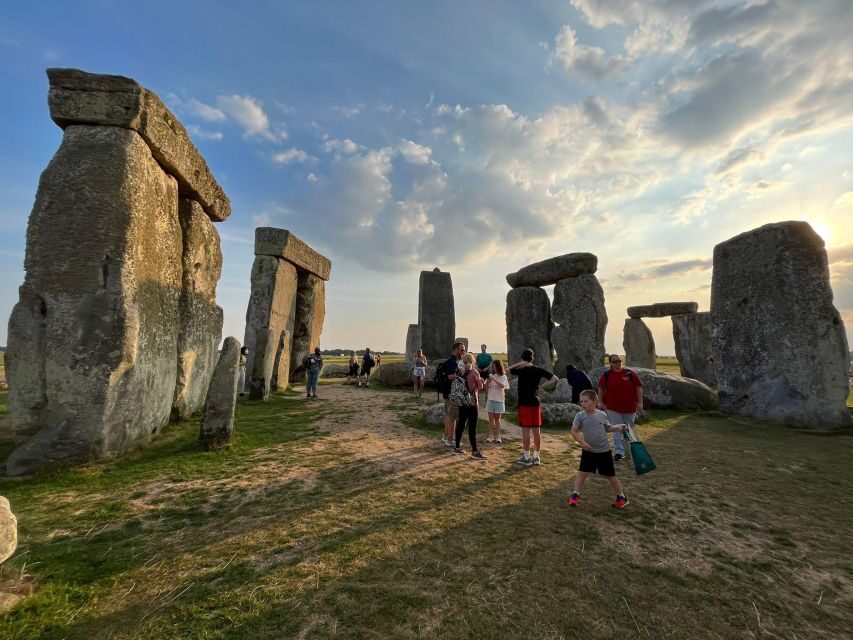 From London: Stonehenge Private Inner Circle Tour with Bath - The 14th-century pub stop: plan around food and timing