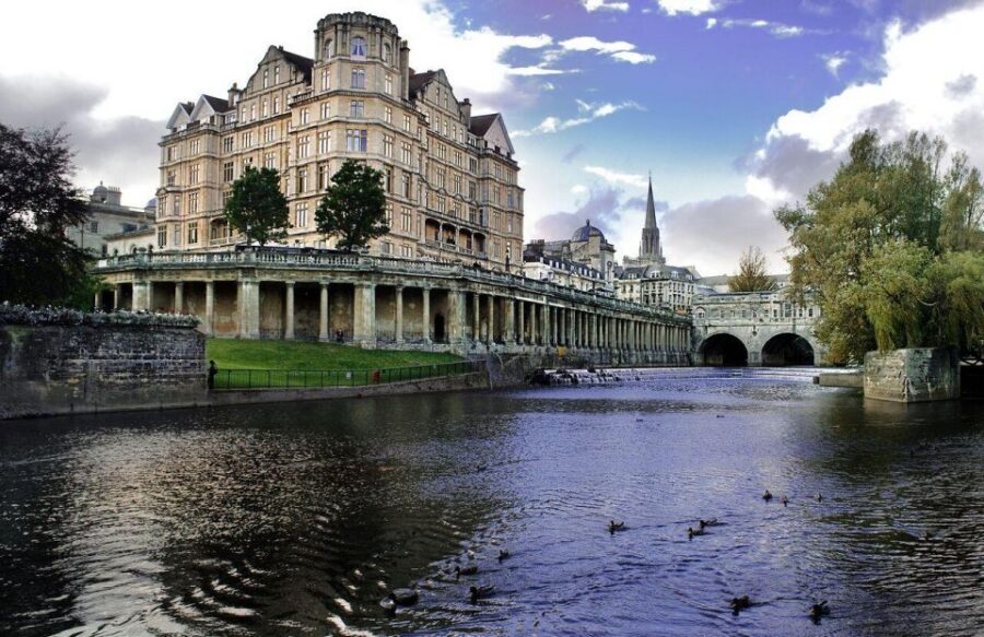 From London: Stonehenge & Roman Baths Full-Day Trip - Coach comfort and guide impact: what you’ll feel in the seats