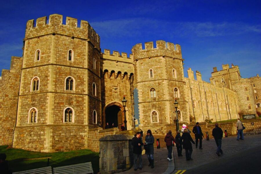 From London: Windsor Castle and Stonehenge Day Trip - Windsor Castle State Apartments, Dolls’ House, and St George’s Chapel