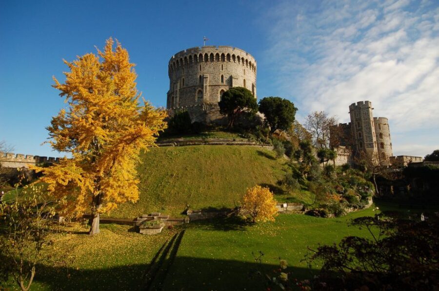 From London: Windsor, Stonehenge, & Salisbury Cathedral Trip - Phone audio for Stonehenge: an easy add-on