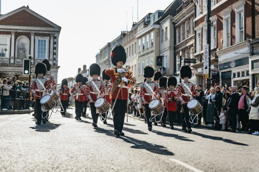 London: Full-Day Windsor, Stonehenge, and Oxford Tour - Oxford walking tour: dreaming spires with real academic context