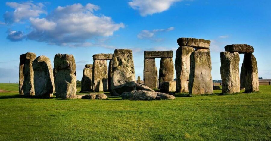 London: Stonehenge, Stratford-Upon-Avon, and Bath Day Trip - The Private Shakespeare Schoolroom and Guildhall Tour (Tudor Lesson Included)