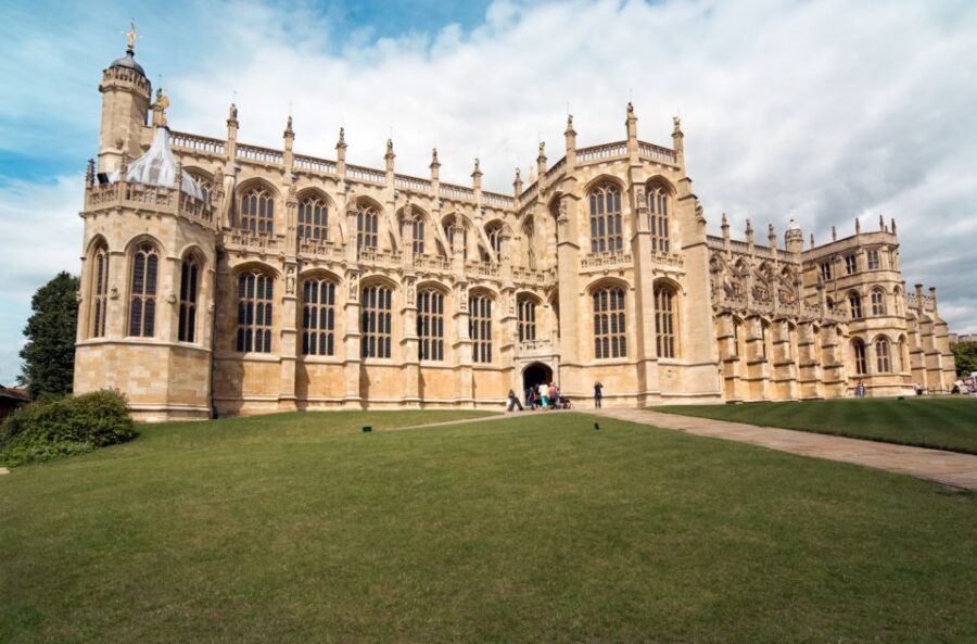 London: Stonehenge, Windsor, and Bath Day Trip by Bus - Bath Abbey and Pulteney Bridge: the walkable wins