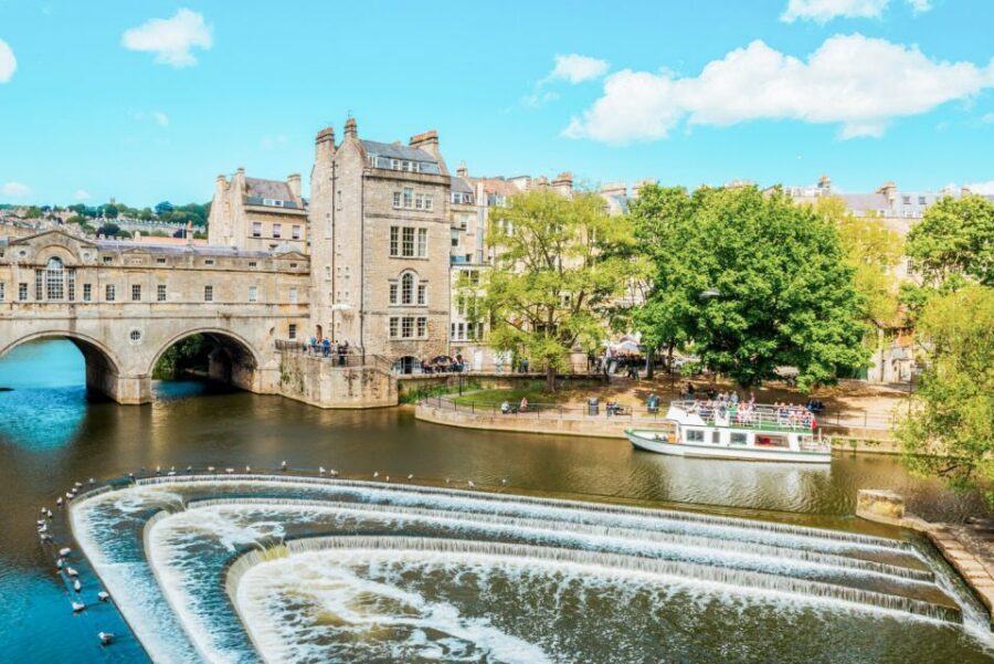London: Stonehenge, Windsor, and Bath Day Trip by Bus - Windsor Castle: cobblestones, royal sights, and how to use your time