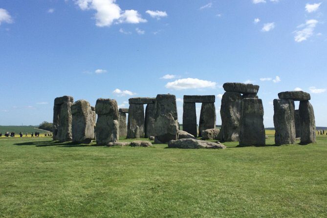 London to Southampton Cruise Port Including Stonehenge - Door-to-door from central London to Southampton Port