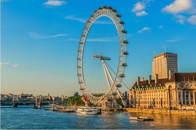 London to Southampton Cruise Port Including Stonehenge - Stonehenge visit: tickets, the free audio app, and 2 hours on site