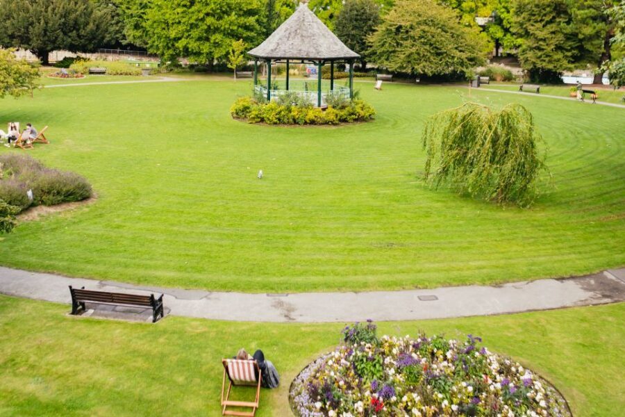 London: Windsor Castle, Stonehenge & Bath Full-Day Tour - The Windsor Town Break: Cobblestones, Shops, and Tea Stops