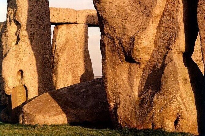 Private Archaeologist Guided Tour Stonehenge, Salisbury & Avebury - Getting There Early: 7:30am Start and Luxury Transport