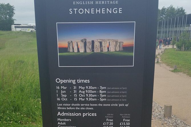 Private Arrival Transfer: Heathrow Airport to London with Stopover at Stonehenge - The Mercedes V-Class ride: the comfort details that matter