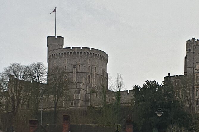 Private driver guided tours Windsor castle Stonehenge - Lunch and the country pub break that keeps the day human