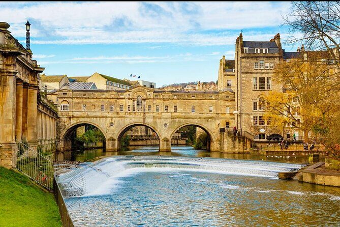 Private Full-Day Tour: London to Cotswolds, Bath & Stonehenge - Bourton-on-the-Water and the Cotswolds drive-through loop