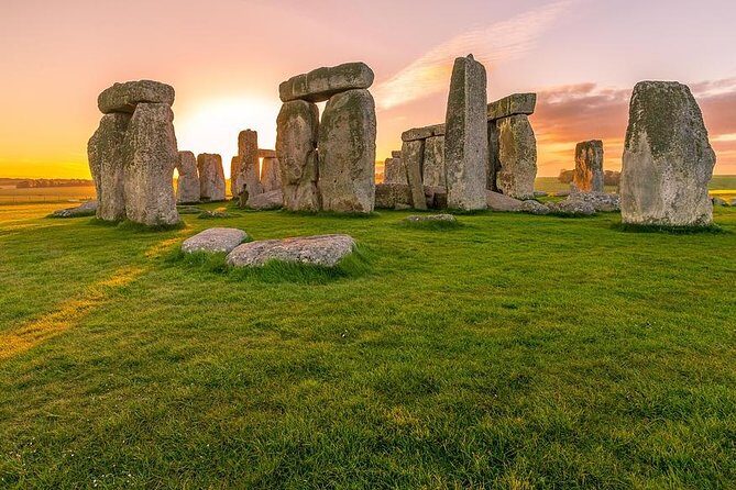 Private Pre Cruise Excursion Transfer London to Southampton Port Via Stonehenge - Key points at a glance