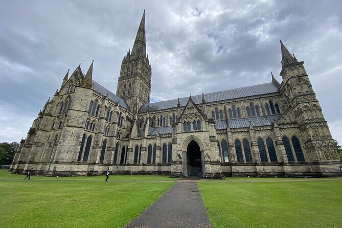 Private Tour of Stonehenge and Salisbury Cathedral - The Wheatsheaf Pub Stop: A Proper Lunch Break, Not a Random Detour
