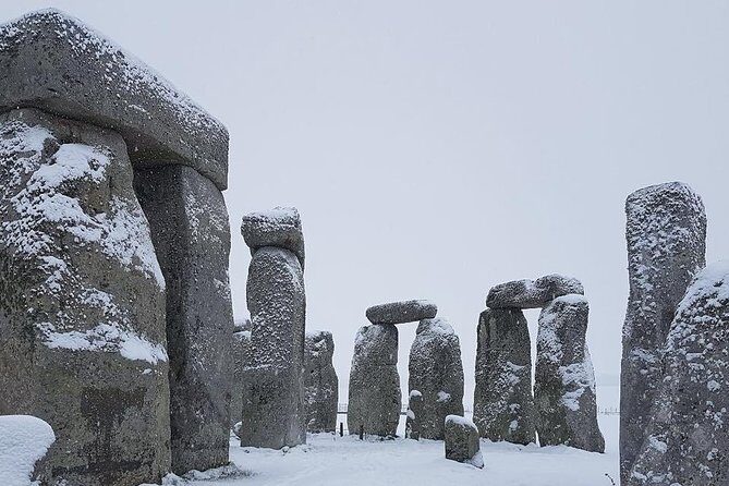 Private Tour of Stonehenge and Salisbury Cathedral - Meeting at 9:00 and Moving Out of London Smoothly