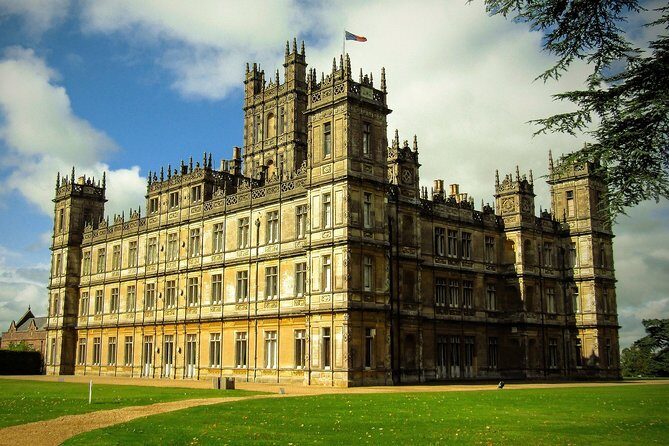 Private Tour to Stonehenge and Highclere Castle (Downton Abbey) - Using the English Heritage audio guide the right way