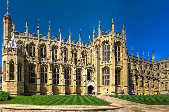 Private Tour to Stonehenge and Windsor Castle - Stonehenge: getting close early and making sense of the stones