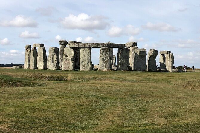 Shore Excursion Stonehenge & Salisbury Cathedral (Magna Carta) - Stonehenge in your 2 hours: time to see it and still feel it