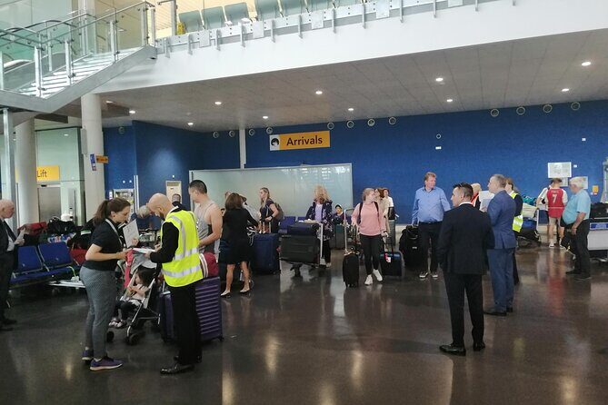 Southampton Cruise Terminal/Hotel to London with Stops at Salisbury & Stonehenge - Stonehenge with real hand-holding: ticket help and self-guided time