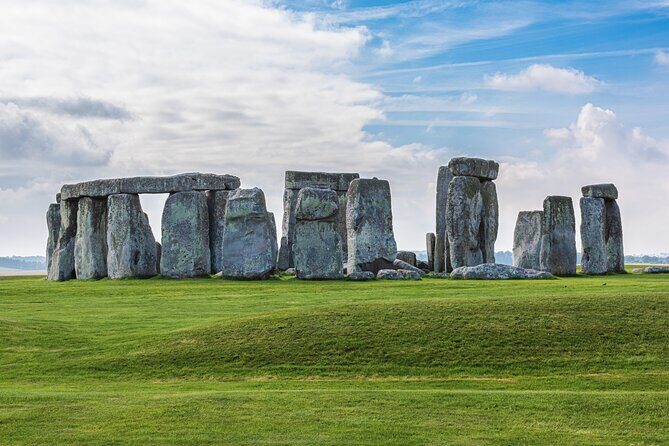 Southampton to London via Attraction of your choice (Stonehenge, Windsor etc) - The comfort factor: Mercedes E350, Wi‑Fi, and luggage room