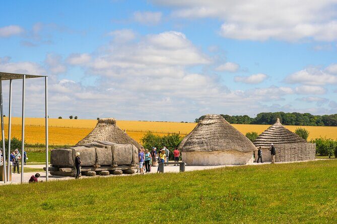 Stonehenge and Bath Guided Day Tour from London - The coach ride: live commentary, air-conditioning, and the reality of time