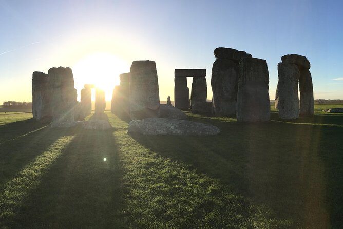 Stonehenge and Bath Private Car with Driver Guide - How the private car changes the day