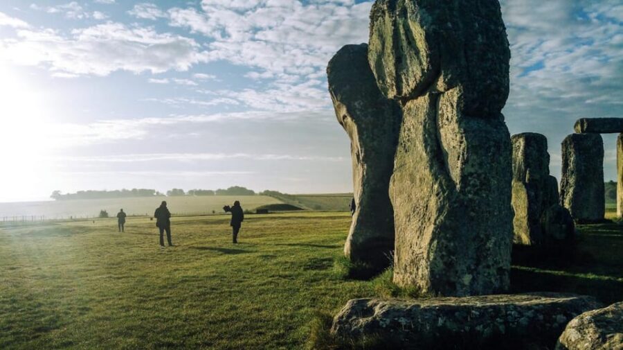 Stonehenge: App Guided Tour + Admission Included - Why this Stonehenge app-guided format can feel better