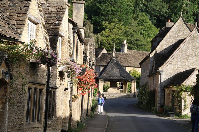 Stonehenge, Avebury & the Cotswolds from Bath (Small group) - Stonehenge early entry: audio guide plus visitor center time