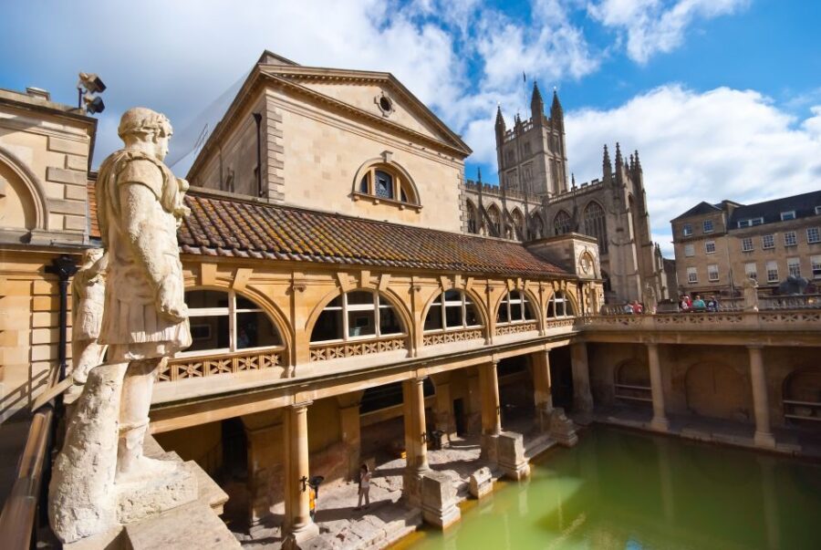 Stonehenge & Bath: Full-Day Coach Tour from London - Stonehenge with a guide + self-paced time (105 minutes)