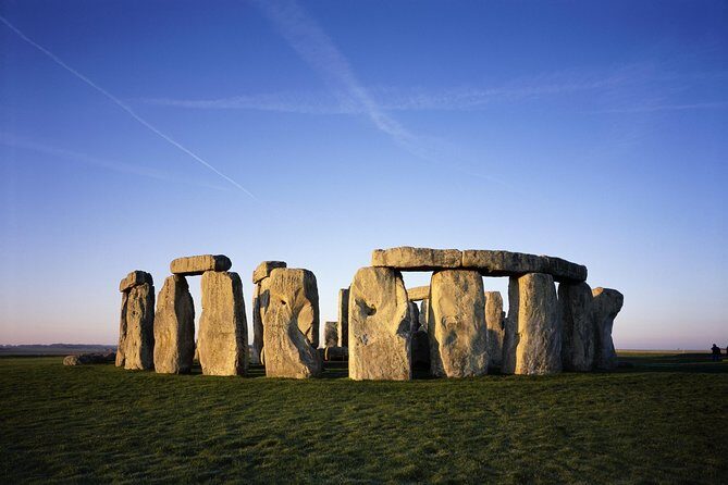 Stonehenge Half Day Tour with Entry and Extra Time - Getting to Stonehenge: welcome area, shuttle buses, and the headset map
