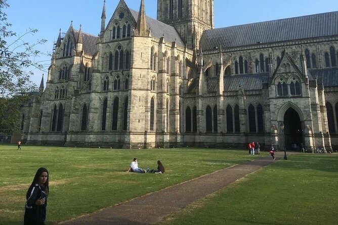 Stonehenge & Salisbury Cathedral: Private Day Trip from London - Why this private Stonehenge–Salisbury route works better than standard day tours