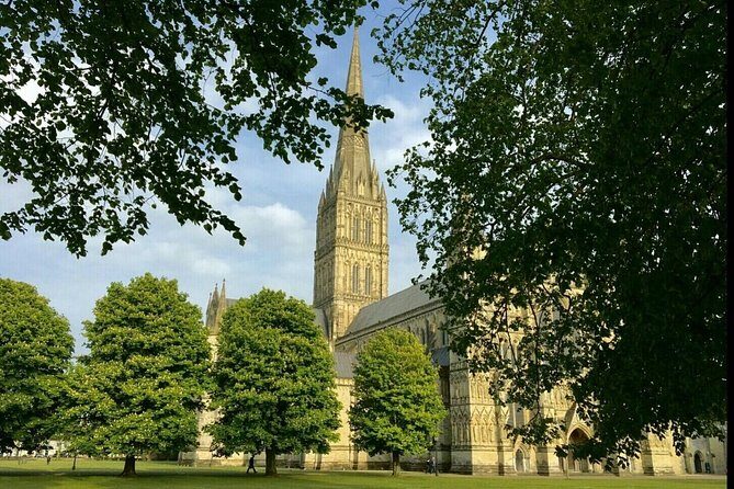 Stonehenge & Salisbury Cathedral: Private Day Trip from London - Stonehenge: give yourself time to look before you read