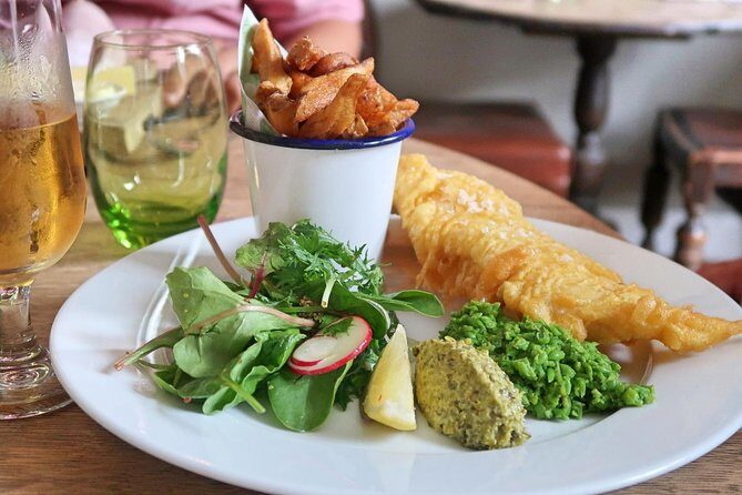 'Stonehenge & Secret England' from Bath for 2-8 curious adventurers - Lunch at a countryside pub: local food with room to enjoy the day
