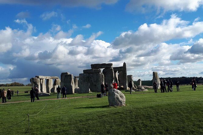 Stonehenge Shuttle Bus from London with Optional Fish & Chips - From London to Stonehenge without the hassle