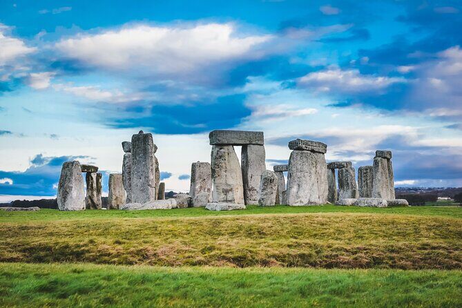 Stonehenge & the Cotswolds Including Admission from Bath - A Mercedes ride that turns Bath into a launching point