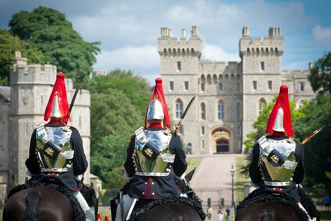 Stonehenge, Windsor Castle, and Bath from London - Getting “royal town” photos and keeping the schedule tight