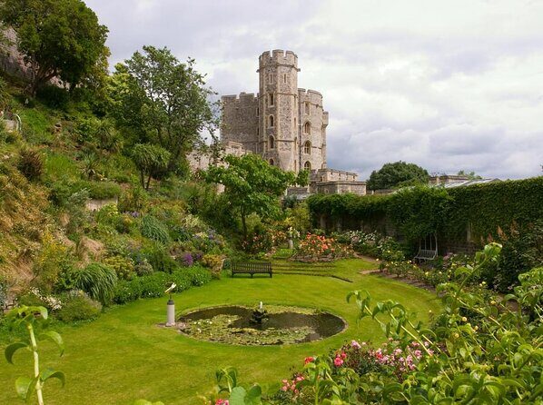 Transfer from Southampton to Heathrow via Stonehenge and Windsor - Stonehenge: guided walk plus included admission