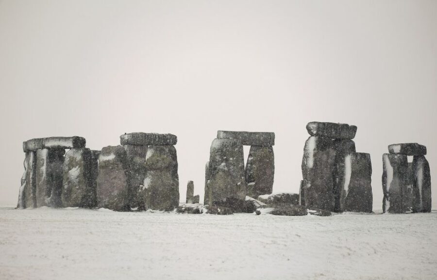 Windsor, Bath, Stonehenge & Salisbury with Christmas Lunch - Windsor on foot: royal city basics done right