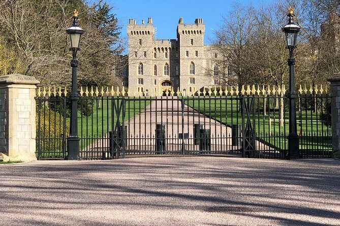 Windsor Castle and Stonehenge Private Car with Driver Guide - FAQ