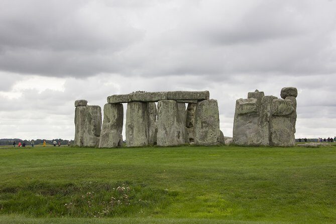 Windsor Castle, Stonehenge & Roman Baths Private Tour - Bath’s Roman Baths and Georgian city mood: squeezing in history without running out of steam
