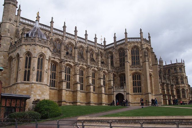 Windsor Castle, Stonehenge & Roman Baths Private Tour - Lunch and downtime: how the route keeps your day moving