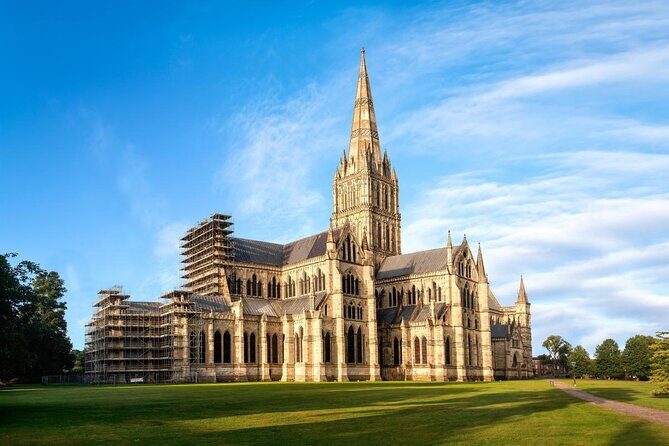 Windsor Castle, Stonehenge & Salisbury Cathedral Guided Tour - Getting from Central London—and where you end your day