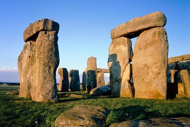 Windsor, Stonehenge and Bath Day Trip from London Spanish - Who should book this day trip, and who should skip it